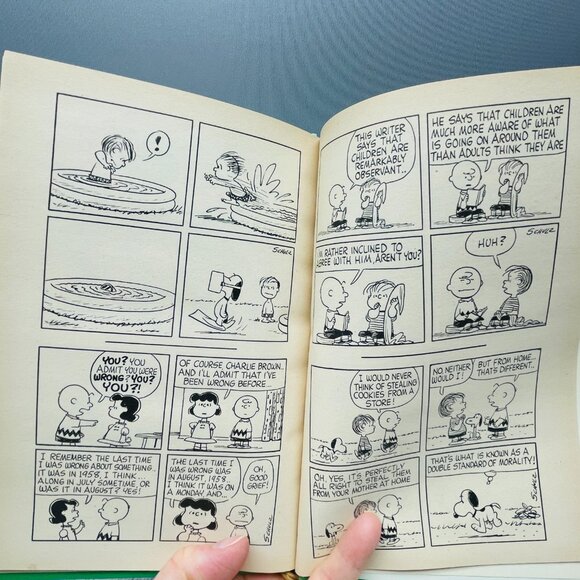 EVUC Book: "It's A Dog's Life, Charlie Brown," Peanuts Book, Charles M. Schulz - Picture 8 of 10